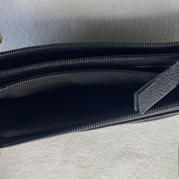 Kenneth Cole Small Purse Handbag Soft Leather Crossbody Bag Flat Tons Pockets - Picture 4 of 7